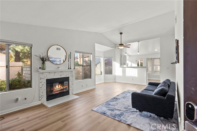 Detail Gallery Image 4 of 30 For 28325 Seco Canyon #365,  Saugus,  CA 91390 - 3 Beds | 2 Baths