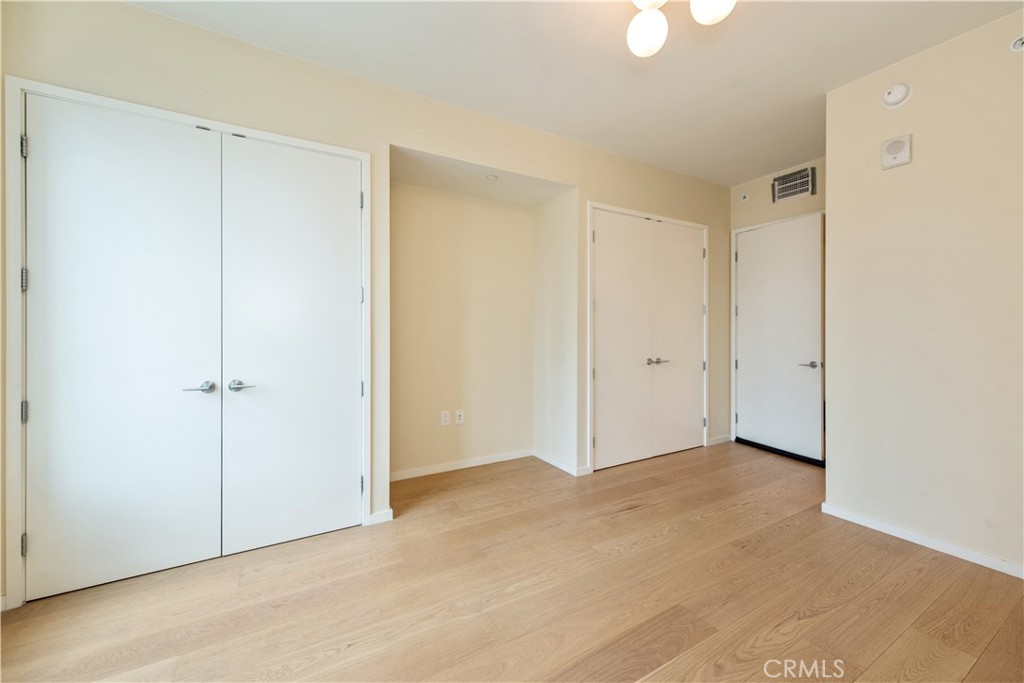 https://media.crmls.org/medias/3ca27d7b-82b2-4409-8195-a17bed918e41.jpg?preset=X-Large