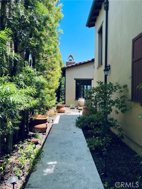 11 Gentle Breeze, Newport Coast CA: https://media.crmls.org/medias/3ca3b5be-5f0a-4986-b121-c2ebd97f4cf6.jpg