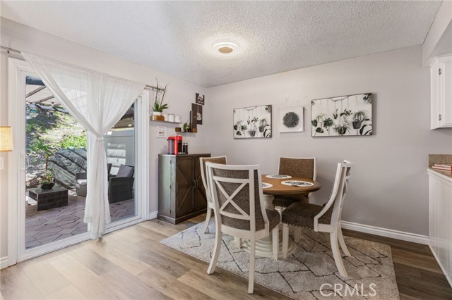 Detail Gallery Image 8 of 44 For 25259 Avenida Dorena, Newhall,  CA 91321 - 3 Beds | 2 Baths