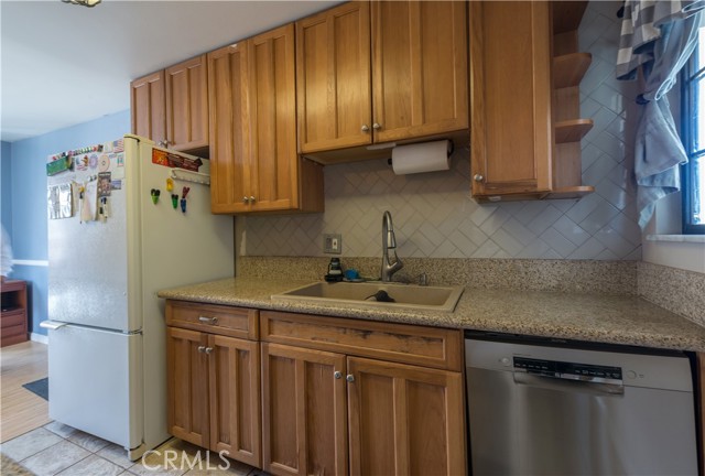 Detail Gallery Image 8 of 17 For 538 Milky Way, –,  CA 93436 - 3 Beds | 2 Baths
