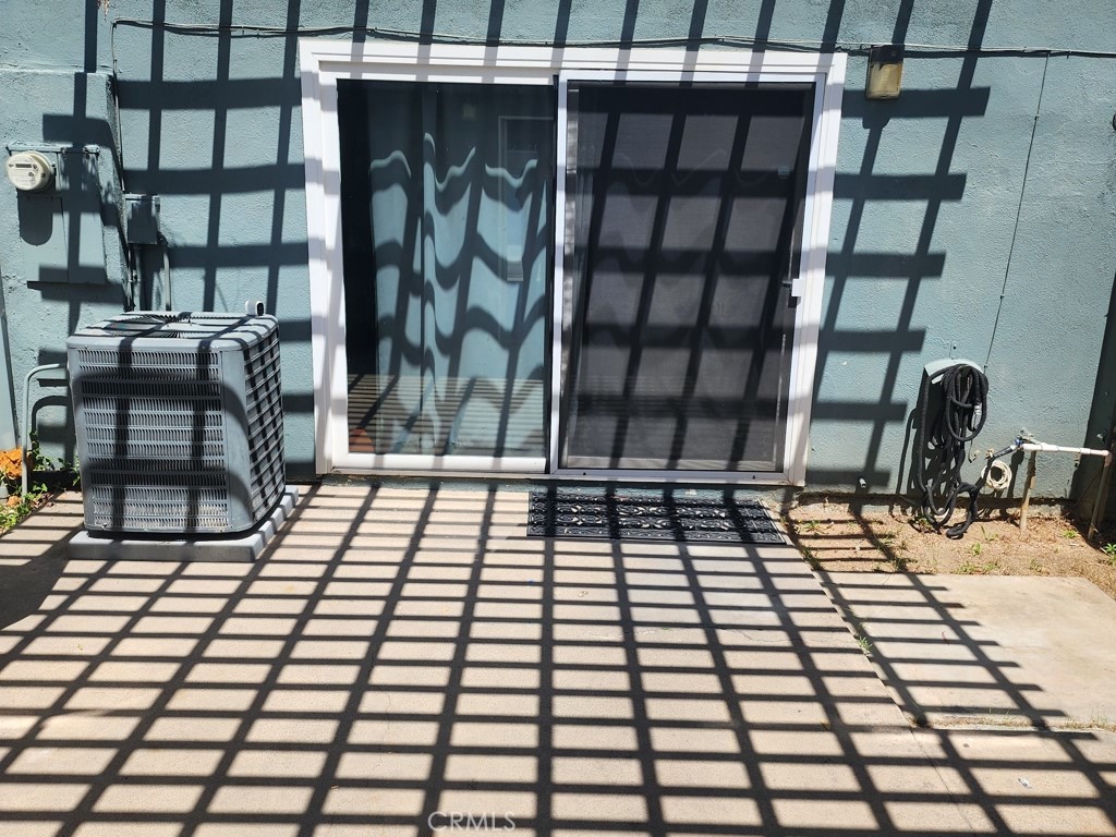 https://media.crmls.org/medias/3ca63e3a-347c-450b-9f4f-f309e77f62fd.jpg?preset=X-Large