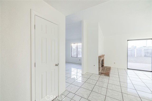 Detail Gallery Image 8 of 34 For 38659 Angele Trumpet Ct, Palmdale,  CA 93550 - 3 Beds | 2 Baths