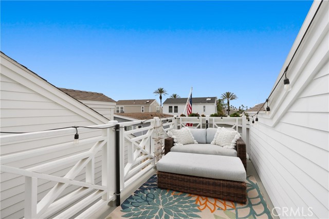 Detail Gallery Image 16 of 34 For 11 Bolivar St, Newport Beach,  CA 92663 - 2 Beds | 2 Baths