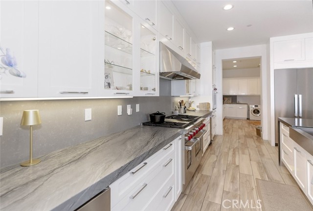 Detail Gallery Image 27 of 69 For 20300 W Windsor Ln, Northridge,  CA 91326 - 5 Beds | 6 Baths