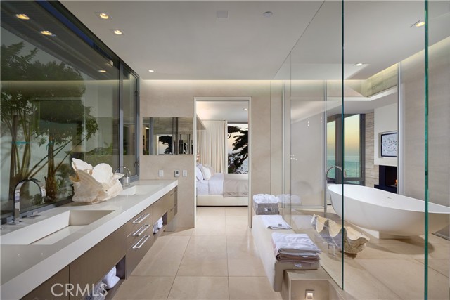 Detail Gallery Image 16 of 27 For 58 N La Senda Dr, Laguna Beach,  CA 92651 - 5 Beds | 5/1 Baths