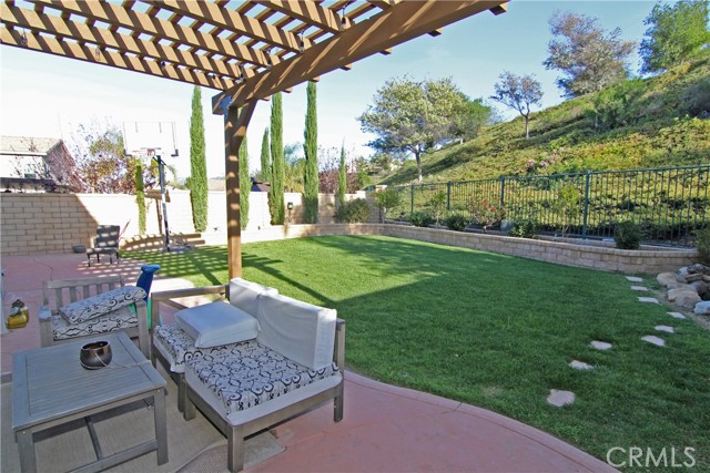 Detail Gallery Image 21 of 41 For 17634 Wren Dr, Canyon Country,  CA 91387 - 5 Beds | 4 Baths