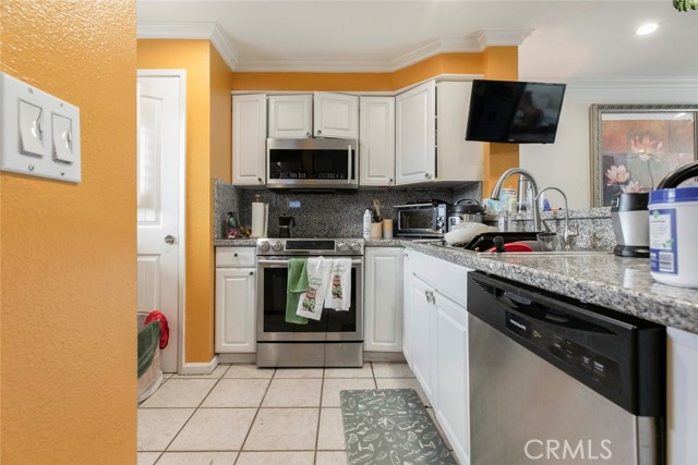 Detail Gallery Image 14 of 30 For 2940 N Verdugo Rd #305,  Glendale,  CA 91208 - 2 Beds | 2 Baths
