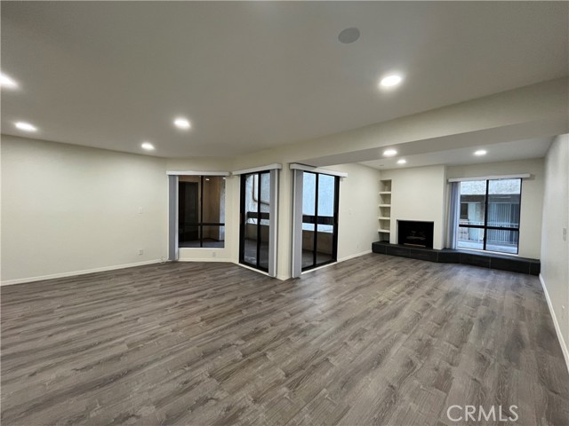 Detail Gallery Image 2 of 14 For 222 N Rose #207,  Burbank,  CA 91505 - 2 Beds | 2 Baths