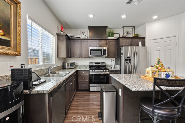 Detail Gallery Image 10 of 34 For 11115 Guaranda Pl, Bakersfield,  CA 93306 - 5 Beds | 3 Baths