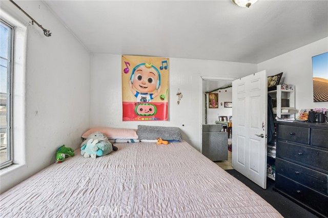 Detail Gallery Image 13 of 38 For 342 W 56th, Los Angeles,  CA 90037 - 8 Beds | 4 Baths