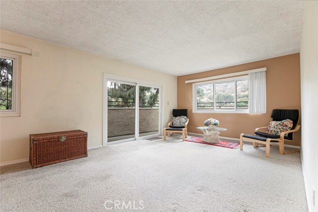 6700 Hillpark Drive, Los Angeles CA: https://media.crmls.org/medias/3caa47d1-a47a-4ee5-b744-e7dc311c4cff.jpg