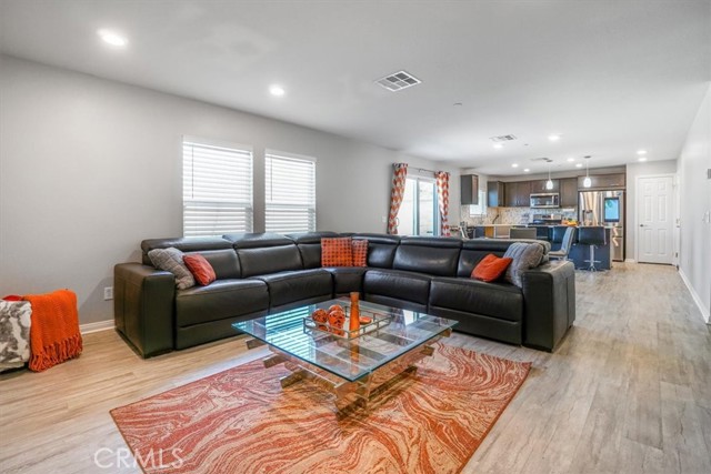 5532 Bertini Way, Fontana CA: https://media.crmls.org/medias/3caa496a-116c-4bdd-9600-b0854dfd3d1d.jpg