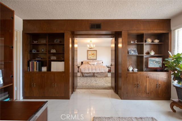 5295 Bronson Way, Riverside CA: https://media.crmls.org/medias/3caa63c9-1c2f-46ed-b835-f631aa2b5ff9.jpg