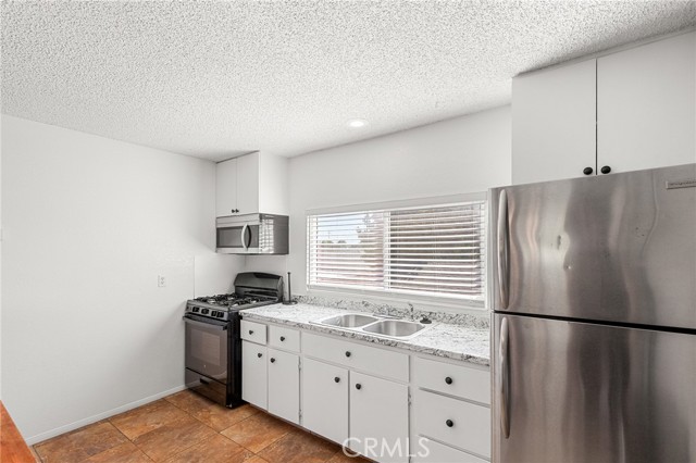 12596 Ross Avenue, Chino CA: https://media.crmls.org/medias/3cabb205-2cf2-447b-aa52-aa5d40f61870.jpg