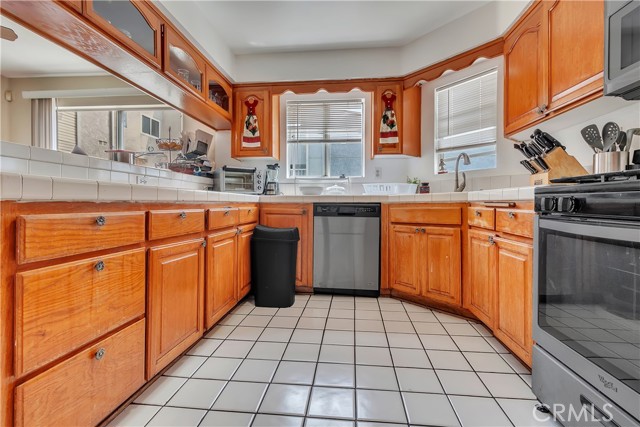 9216 Tobias Avenue, Panorama City CA: https://media.crmls.org/medias/3cac7325-23e6-4087-aa11-930e8e54ebbb.jpg