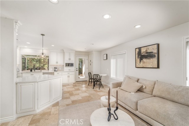 Detail Gallery Image 10 of 36 For 7278 Woodvale Ct, West Hills,  CA 91307 - 3 Beds | 3 Baths
