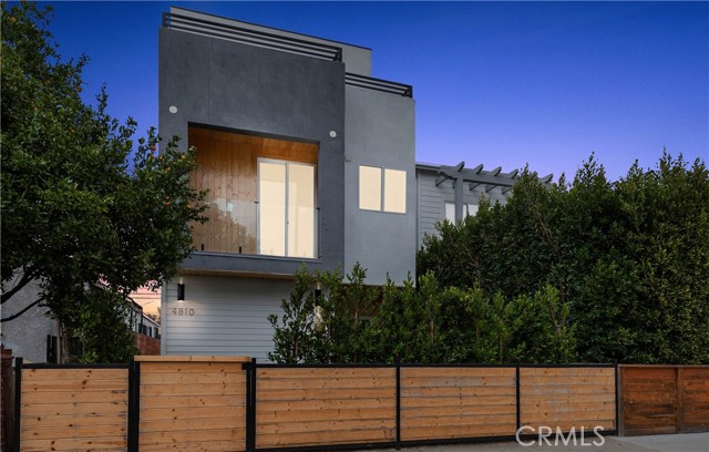 Detail Gallery Image 1 of 37 For 4810 Inglewood Bld, Culver City,  CA 90230 - 4 Beds | 4/1 Baths