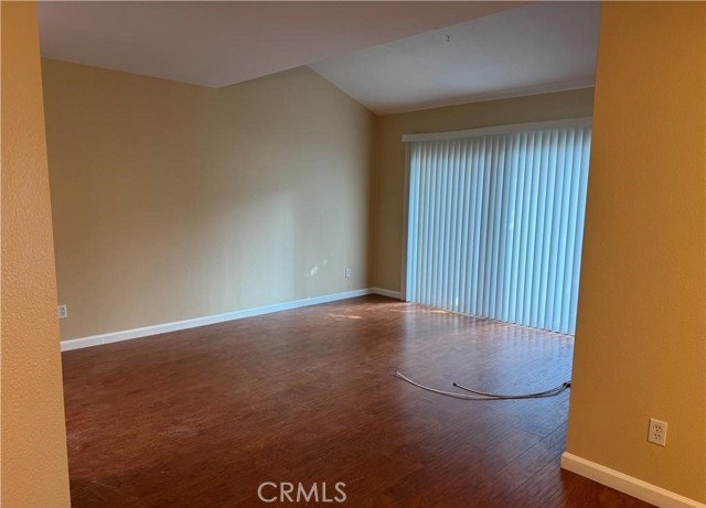 Detail Gallery Image 4 of 12 For 1725 Maxwell Ln #C,  Corona,  CA 92881 - 2 Beds | 2/1 Baths