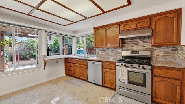 Detail Gallery Image 14 of 32 For 14272 Saarinen Ct, Irvine,  CA 92606 - 4 Beds | 2/1 Baths