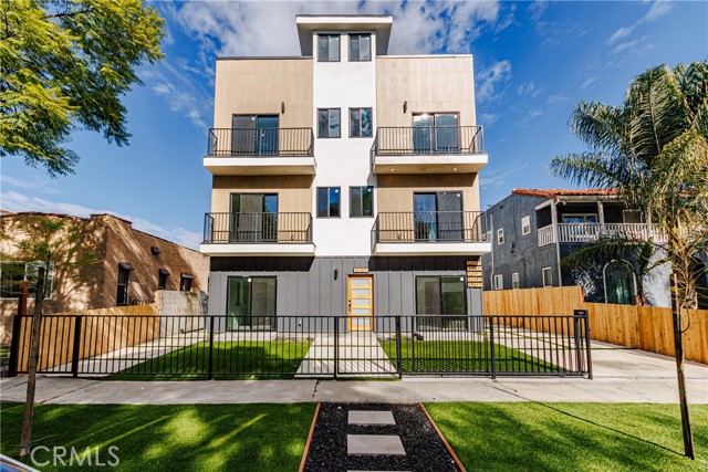 Detail Gallery Image 24 of 75 For 5209 W 20th, Los Angeles,  CA 90016 - – Beds | – Baths