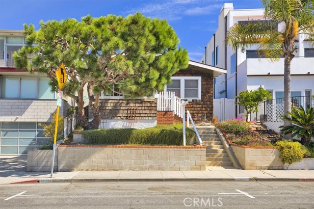 2122 Monterey Boulevard, Hermosa Beach, California 90254, 2 Bedrooms Bedrooms, ,2 BathroomsBathrooms,Residential,Sold,Monterey,PW23185257