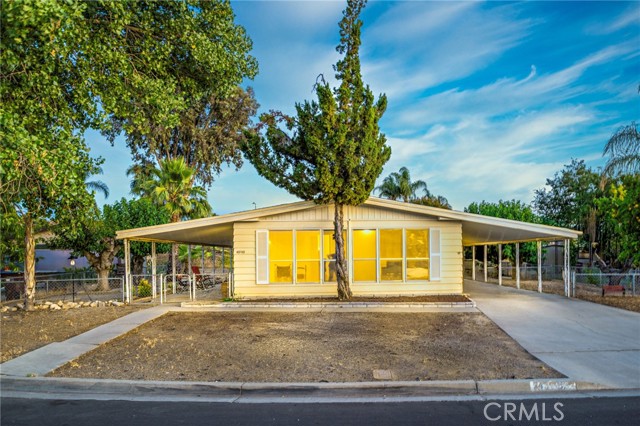 Detail Gallery Image 1 of 21 For 43703 Knight Ct, Hemet,  CA 92544 - 3 Beds | 2 Baths