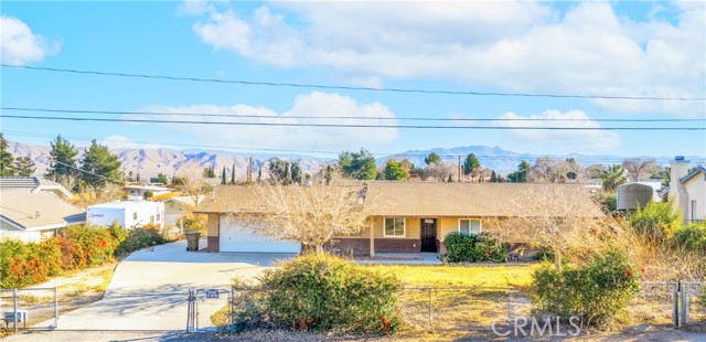 Detail Gallery Image 2 of 35 For 17569 Redbud St, Hesperia,  CA 92345 - 3 Beds | 2 Baths