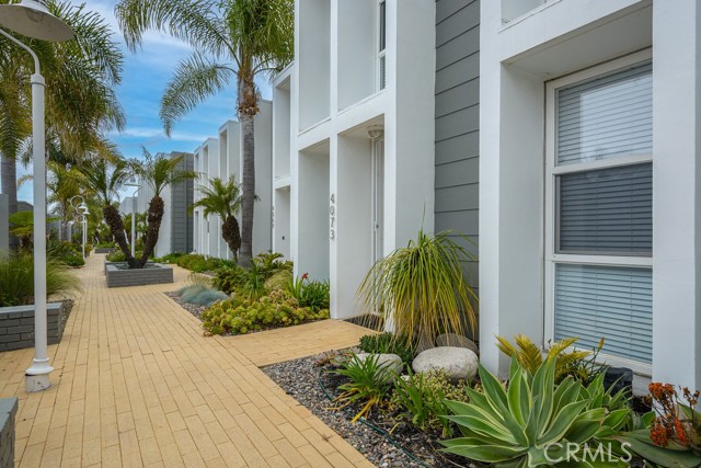 4073 Aladdin Drive, Huntington Beach CA: https://media.crmls.org/medias/3caff666-9431-4c70-a029-8686e882f135.jpg