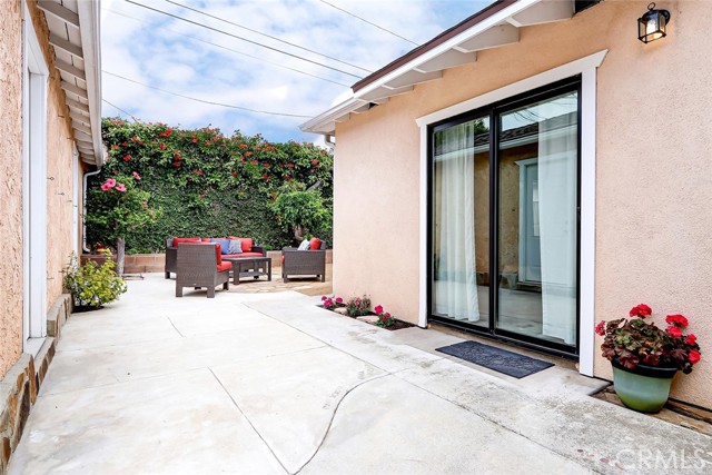 2906 Perkins Lane, Redondo Beach, California 90278, 4 Bedrooms Bedrooms, ,2 BathroomsBathrooms,Residential,Sold,Perkins,SB23084856