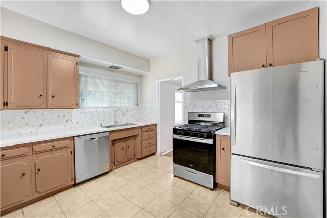 142 S Ardmore Avenue, Los Angeles CA: https://media.crmls.org/medias/3cb04e7a-fa38-436f-9b9c-a42f6e0a81a9.jpg