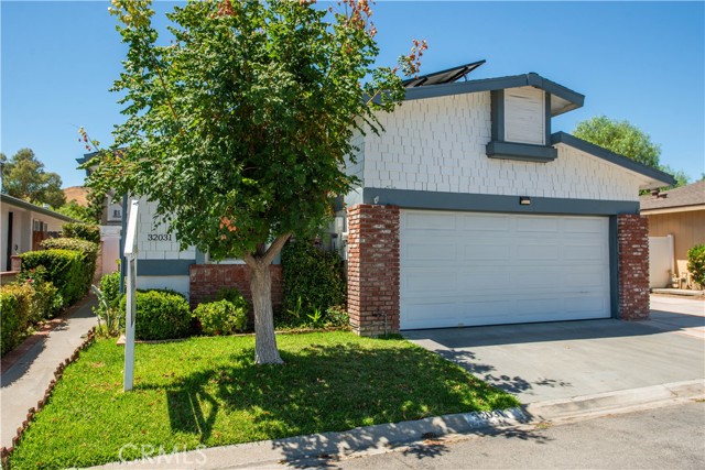Detail Gallery Image 1 of 53 For 32031 Emerald Lane, Castaic,  CA 91384 - 4 Beds | 3 Baths