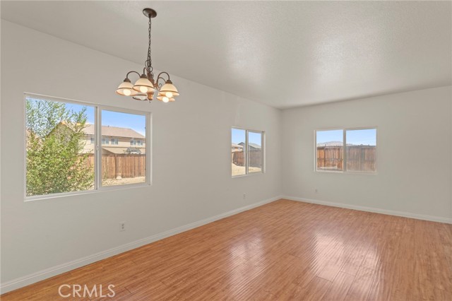 15240 Sapphire Court, Victorville CA: https://media.crmls.org/medias/3cb0ce78-e10e-4282-8632-b39308f8732f.jpg