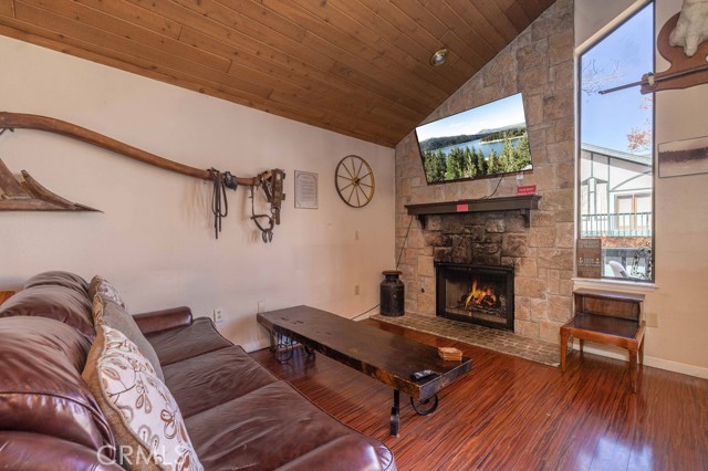 Detail Gallery Image 14 of 75 For 39802 Lakeview Dr #31,  Big Bear Lake,  CA 92315 - 2 Beds | 2/1 Baths
