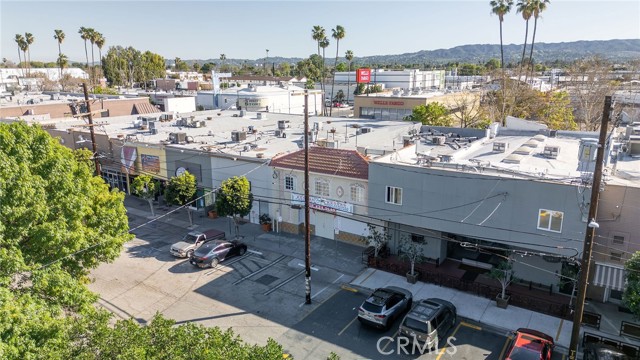 Image 19 of 30 For 18407 Sherman Way