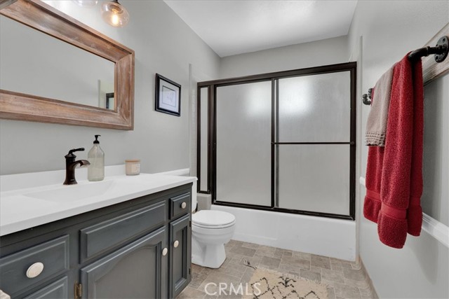 801 Vine St, Exeter CA: https://media.crmls.org/medias/3cb280cd-722b-4fc0-927a-4b32a515e54c.jpg