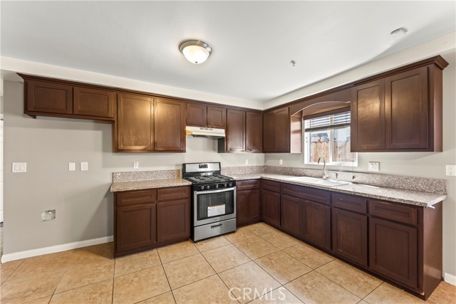 6102 S San Pedro Street, Los Angeles CA: https://media.crmls.org/medias/3cb29444-4e36-4c31-80f8-2d298d234512.jpg