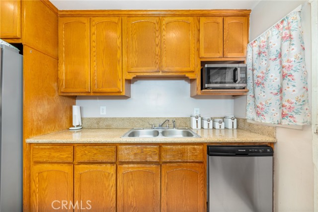 Detail Gallery Image 10 of 30 For 2002 N Salinas Ave, Los Angeles,  CA 90059 - 2 Beds | 1 Baths