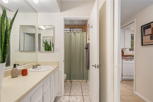 1517 East Garfield Avenue, 82 photo 6