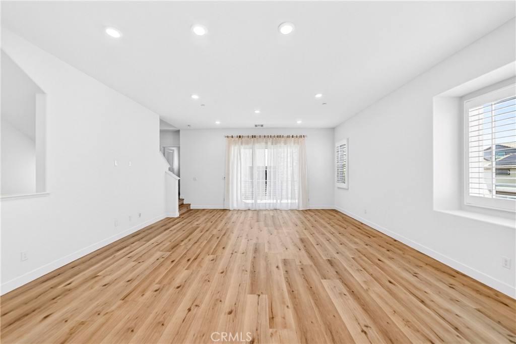 https://media.crmls.org/medias/3cb48c63-0f5d-4811-a308-30fde29f550c.jpg?preset=X-Large