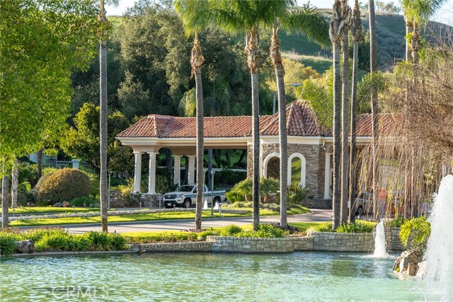 5451 Newcastle Lane, Calabasas CA: https://media.crmls.org/medias/3cb4c618-8438-4d81-9f9d-af3140008487.jpg