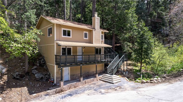 Detail Gallery Image 12 of 26 For 26131 Lake Forest Dr, Twin Peaks,  CA 92391 - 3 Beds | 3 Baths