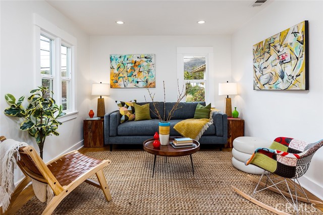 Detail Gallery Image 2 of 11 For 1765 Fern Ln, Glendale,  CA 91208 - 3 Beds | 2 Baths