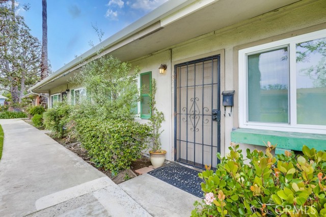 Detail Gallery Image 1 of 22 For 654 W Main St #B,  Tustin,  CA 92780 - 2 Beds | 2 Baths