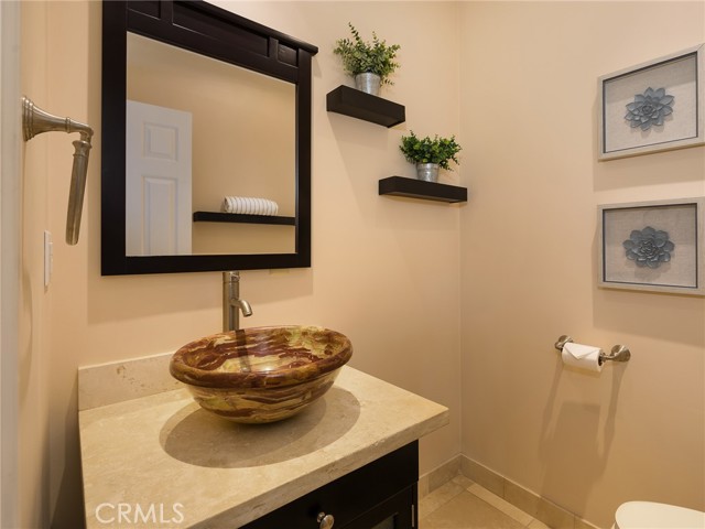 Detail Gallery Image 8 of 26 For 714 W Mariposa Ave, El Segundo,  CA 90245 - 5 Beds | 3/1 Baths