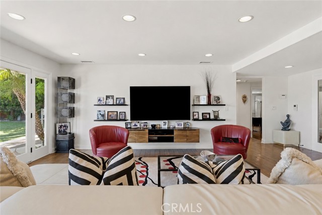 23365 Calvert Street photo 12