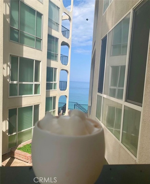 565 Esplanade, Redondo Beach, California 90277, 1 Bedroom Bedrooms, ,Residential,Sold,Esplanade,SB21248131