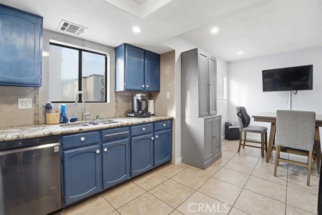 Detail Gallery Image 11 of 43 For 14325 Foothill #9,  Sylmar,  CA 91342 - 2 Beds | 2/1 Baths