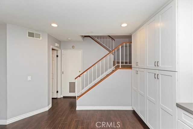 Detail Gallery Image 12 of 31 For 983 Elsa Ct #B,  Corona,  CA 92881 - 2 Beds | 2/1 Baths