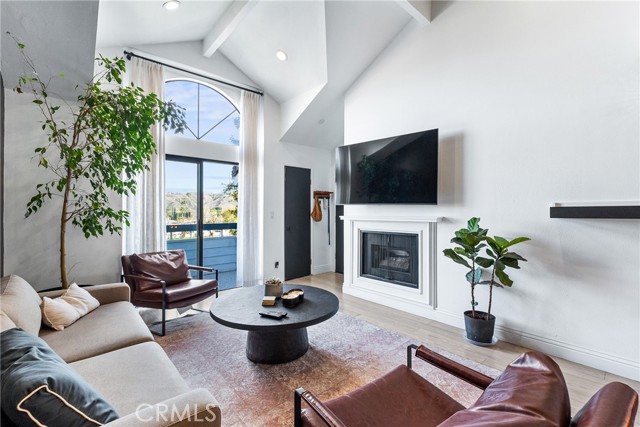 Detail Gallery Image 4 of 36 For 26873 Claudette St #112,  Canyon Country,  CA 91351 - 2 Beds | 2 Baths